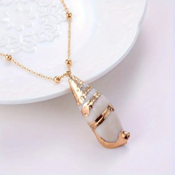 Natural Shell Electroplated Golden Edge Pendant Goldtoned Fashion Necklace - Picture 1 of 2